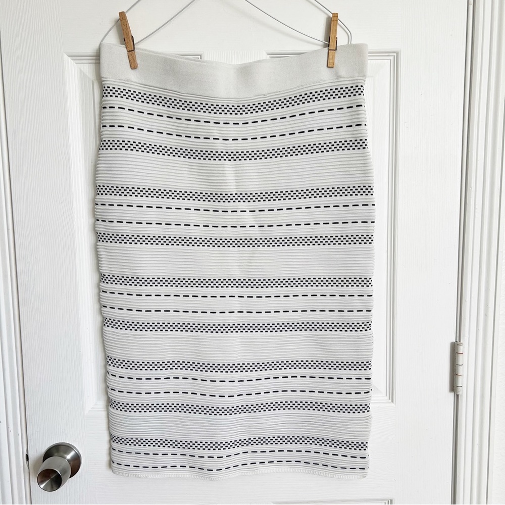 Eva Mendez | NY&CO | Bodycon Pencil Skirt Back Slit